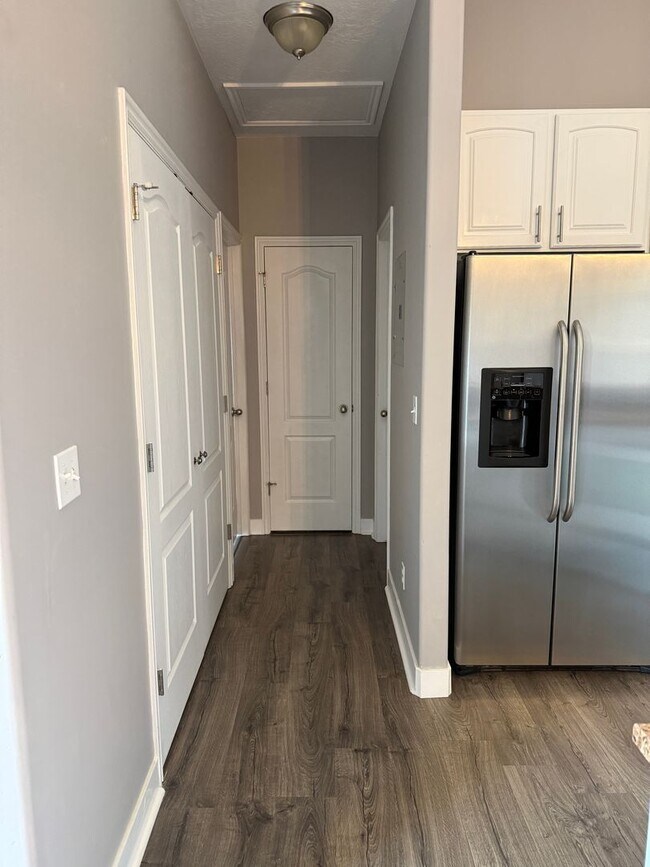 Building Photo - Beautifully Updated Foxboro Townhome – Steps from Nature Trails