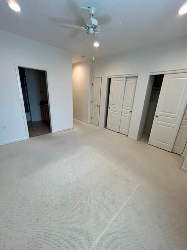 Building Photo - 10308 SW Hollyridge Ln