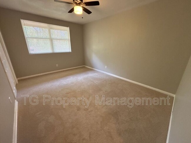 Building Photo - 1355 Lamanto Ave E