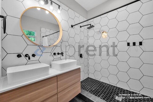 Building Photo - 3002 N Highland Ave