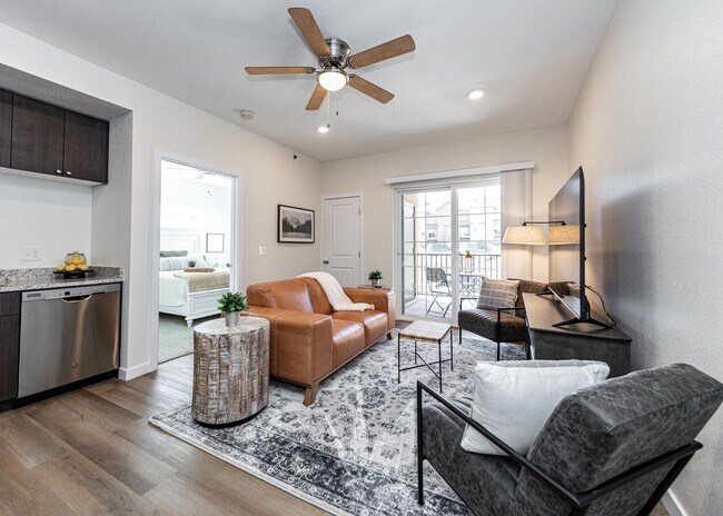 Building Photo - Westside 1 bed, 1 bath Luxury Apartment near Garden of the Gods