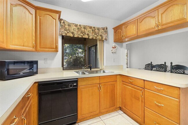 Building Photo - 712 E Flag Way