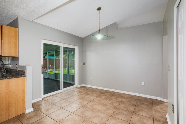 Building Photo - FOR RENT:  4 BEDROOM 2, BATHROOM HOME IN H...