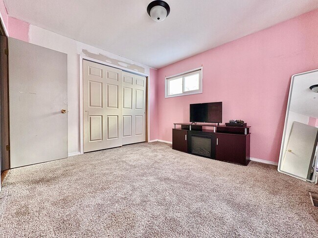 Building Photo - Twyckenham Hills Gem – 4BR with Lower Level Family Suite