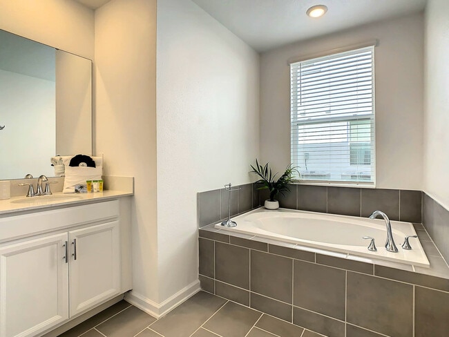 Building Photo - 8883 Cabot Cliffs Dr