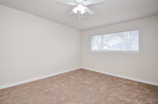 Building Photo - 818 Overland St