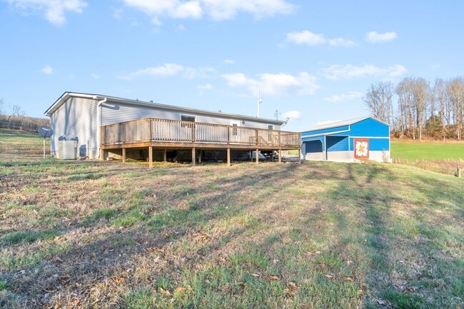 Building Photo - Pet Friendly Three Bedroom on Five Acres!