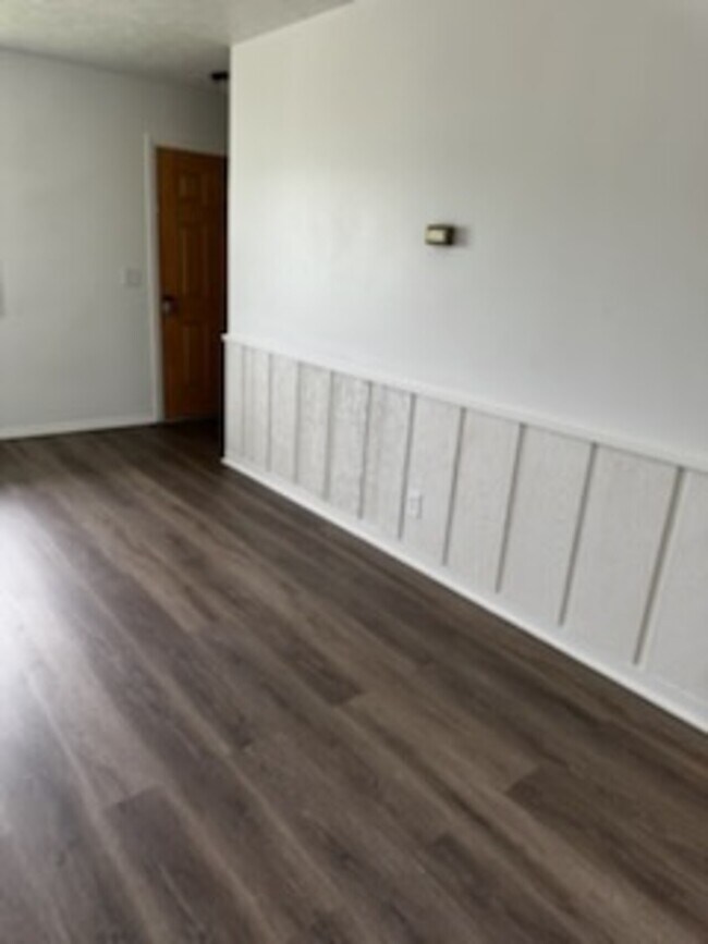 Building Photo - SeeMore Properties