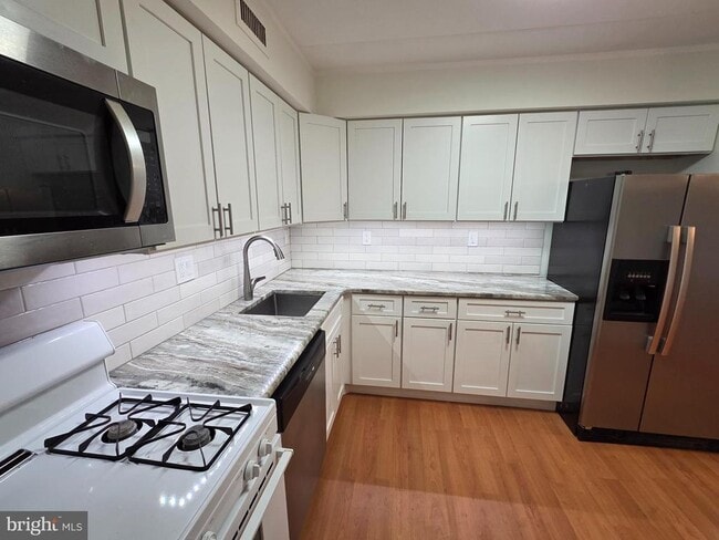 Building Photo - 809 Red Lion Rd