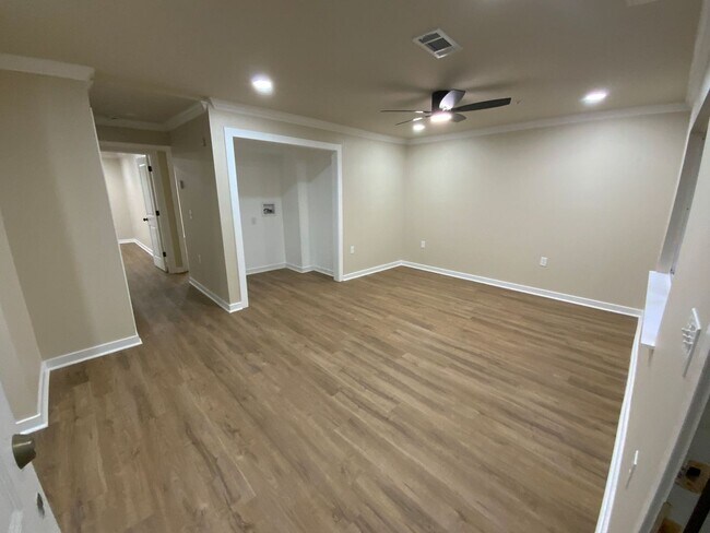 Building Photo - 1812 Sanford Dr