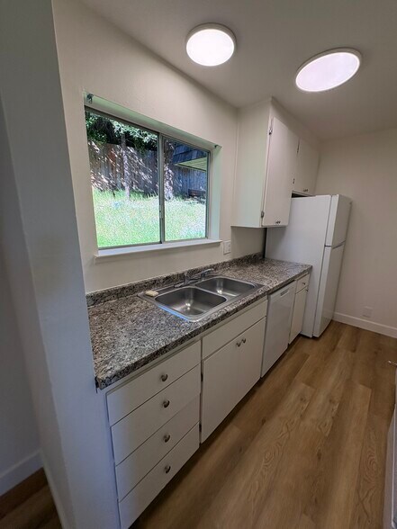 Building Photo - 230 San Andreas Dr