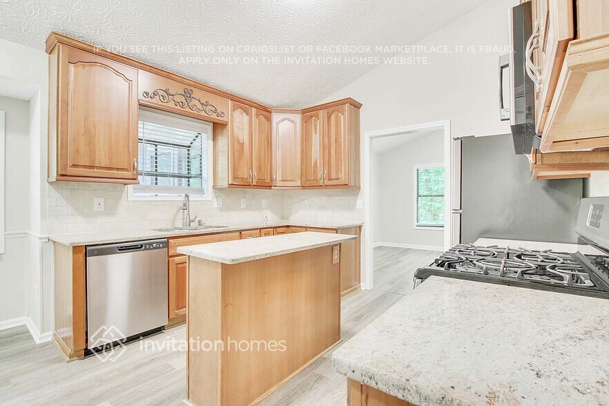 Building Photo - 830 Sunset Ct NW