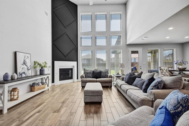 Building Photo - 3213 Little Willow