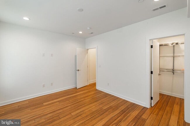 Building Photo - 601 McClellan St