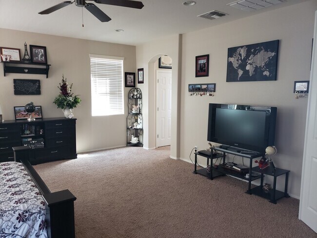 Building Photo - Gorgeous 4 Bed 3 Bath home in Anthem