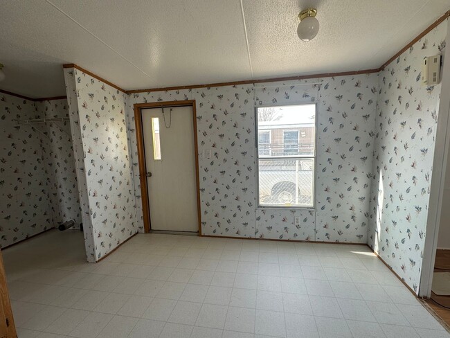 Building Photo - 3 Bedroom 2 Bathroom trailer available to ...