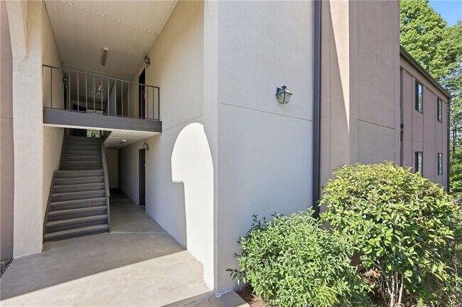 Building Photo - 605 Candler St