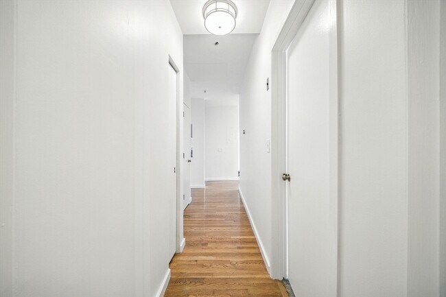 Building Photo - 567 Tremont St