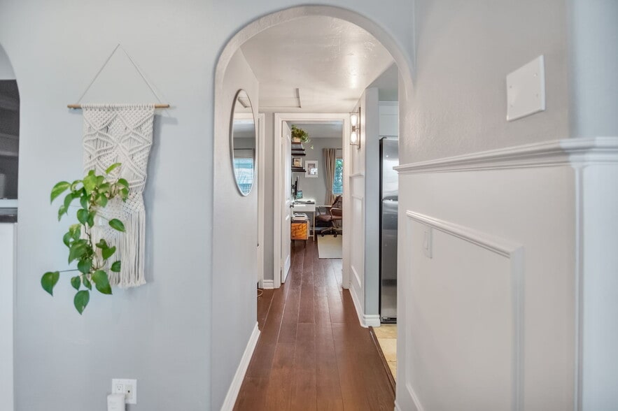 Hallway - 2736 B St