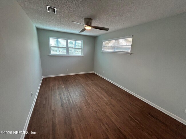 Building Photo - 240 Hopkins St