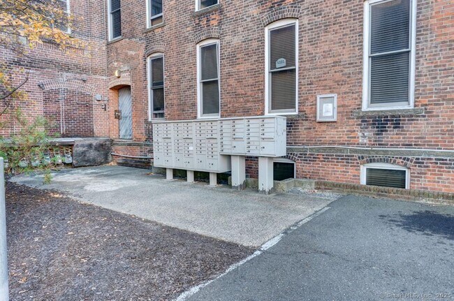 Building Photo - 325 Lafayette St