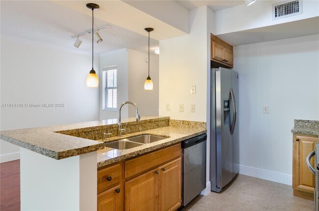 Building Photo - 2458 Centergate Dr