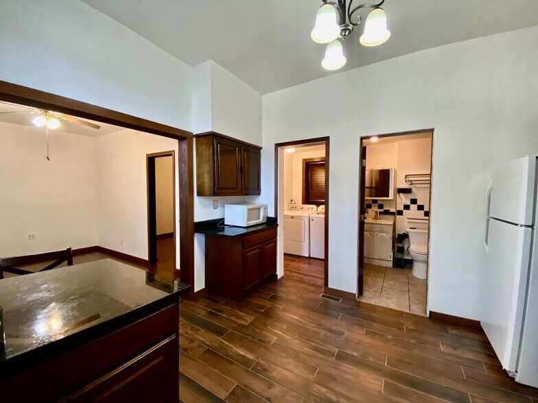 Building Photo - 1340 W 19th St