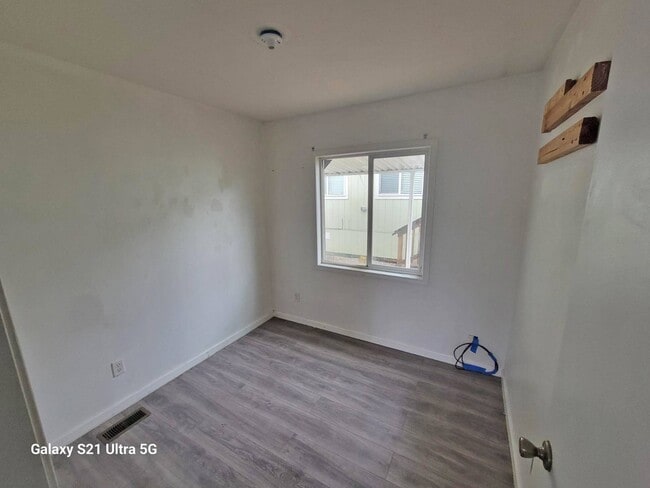 Building Photo - 20480 River Valley Dr