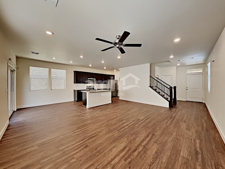 Building Photo - 4725 Tire Swing St