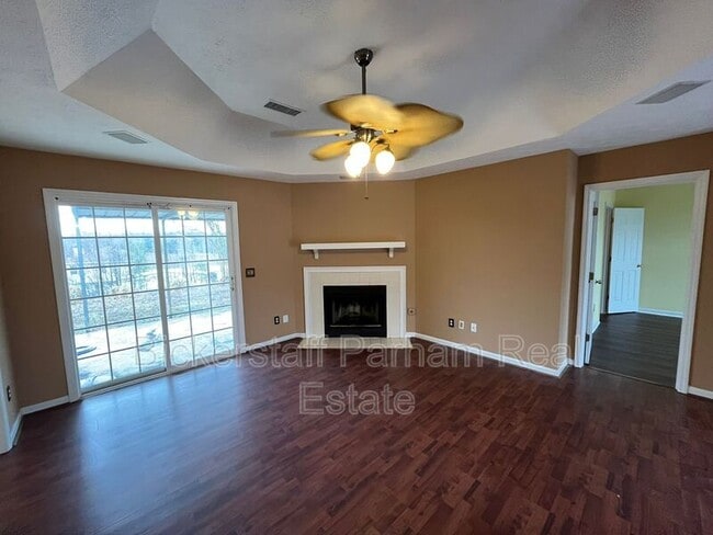 Building Photo - 165 Sweetwater Dr