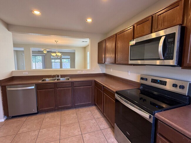 Building Photo - WATERFORD SQUARE COMMUNITY 3 BED 2.5 BATH **ASK ABOUT A MOVE IN SPECIAL!