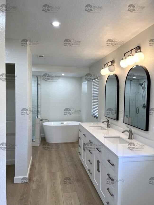 Building Photo - Shadowridge  Gorgeous 3 Bedroom Home In Desirable Neighborhood / Vista