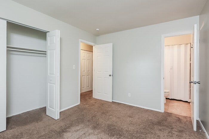 Building Photo - 1886 Florida Dr