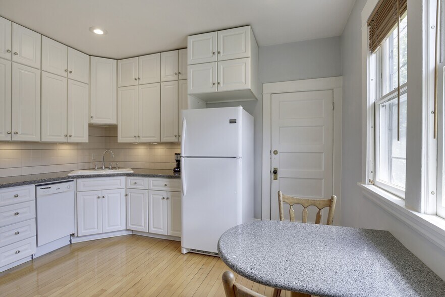Building Photo - 3829 Pillsbury Ave S