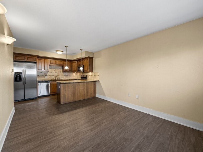 Building Photo - Prime Old Town Location | 2 Bed, 1 Bath Condo