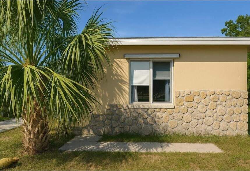 Primary Photo - 5544 6th Ave