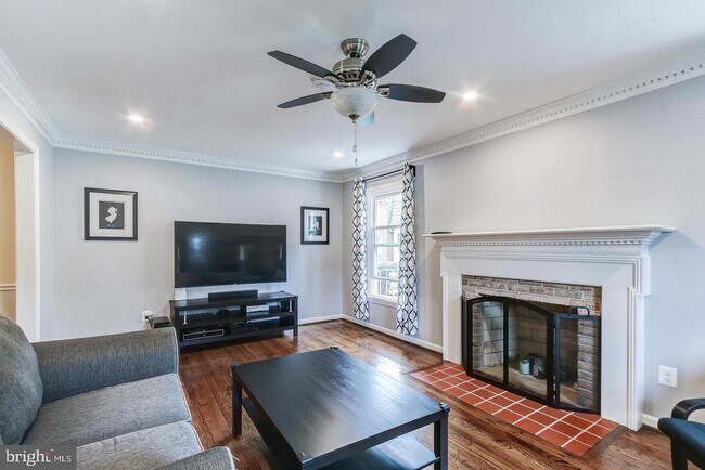 Building Photo - 4054 Norbeck Square Dr