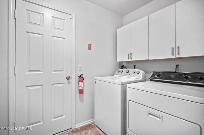 Building Photo - 11 Applebey St