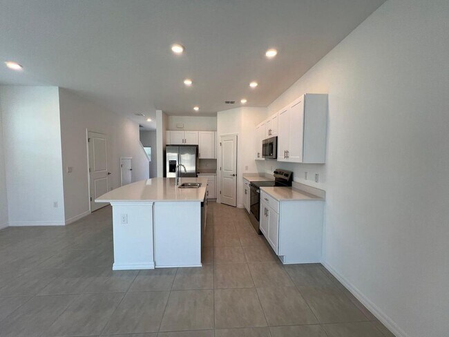 Building Photo - 2541 Penguin Blvd