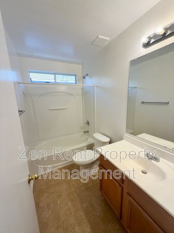 Building Photo - 4237 E Windsor Dr