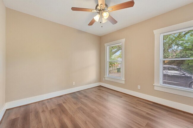 Building Photo - 1107 Melbourne St