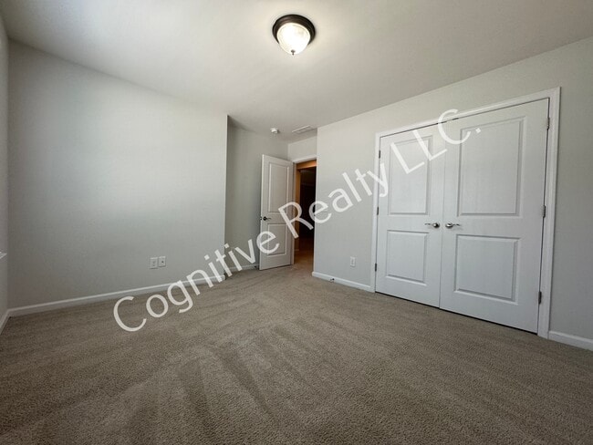 Building Photo - 1024 Laurel Twist Rd