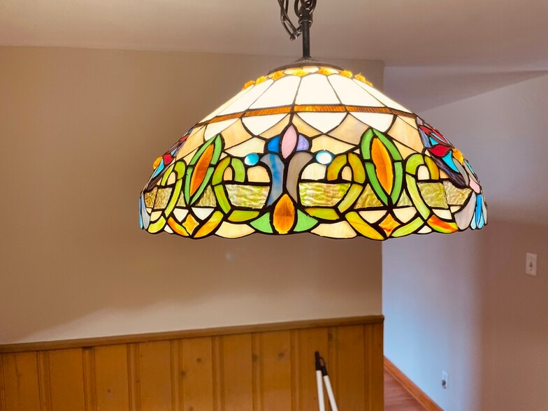 antique chandelier in kitchen - 405 Saint Christina Ln