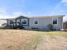 Building Photo - 216 SE County Road 3048A