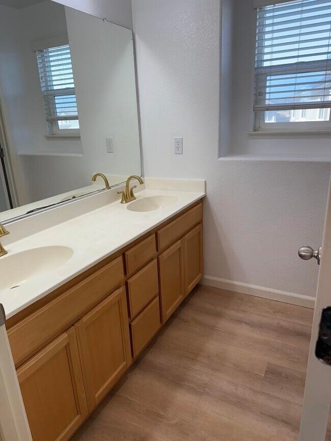 Building Photo - 236 Cogburn Way