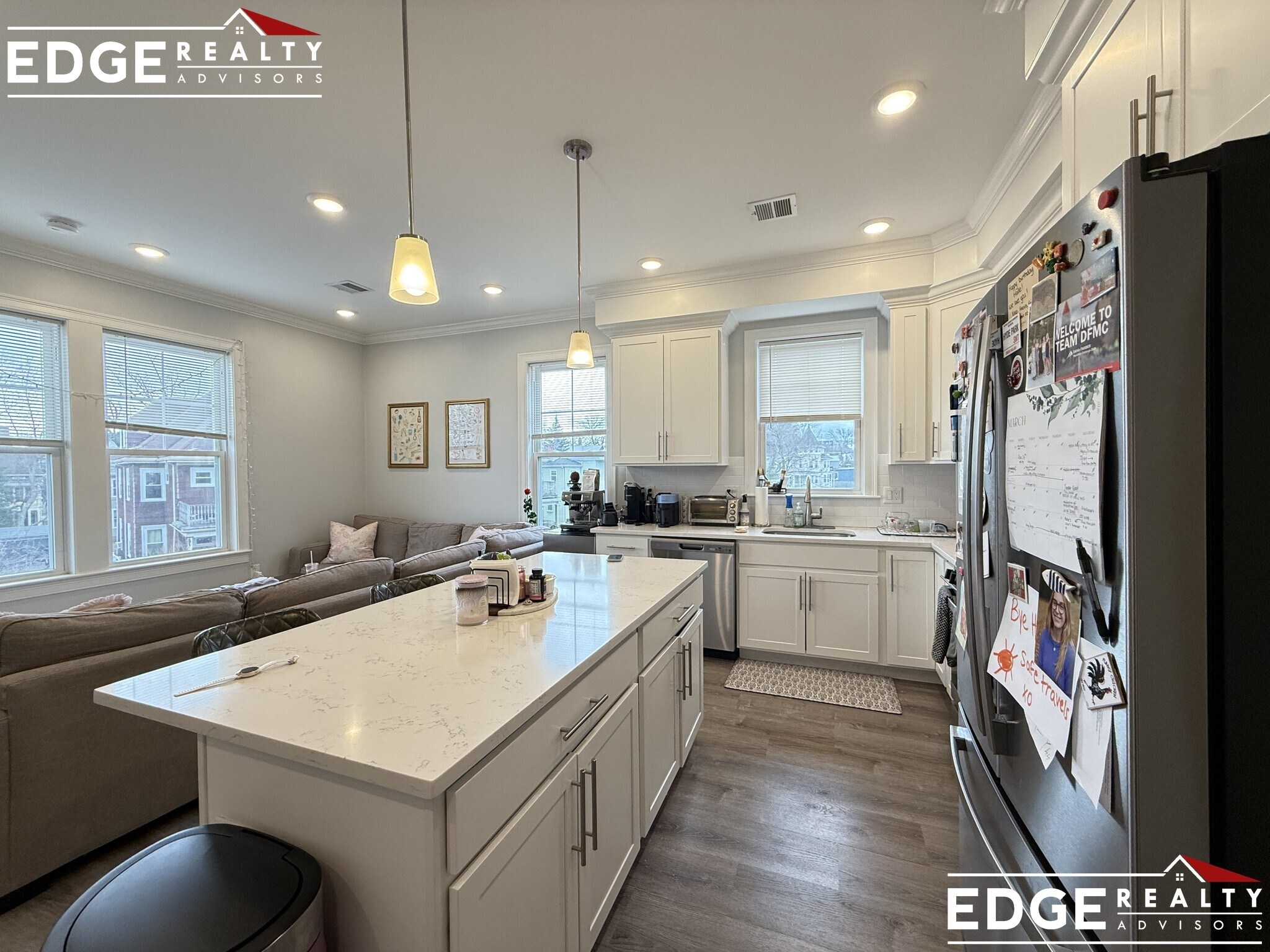 Building Photo - 225 N Harvard St