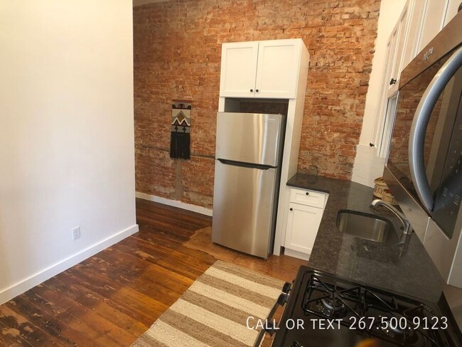 Building Photo - Newly removated, very spacious 2BR unit wi...