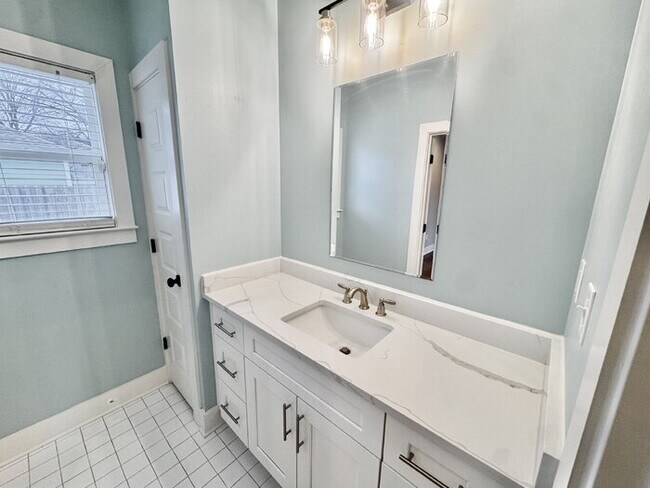 Building Photo - 441 Josephine St