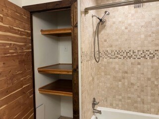 Building Photo - 202 N Spring St