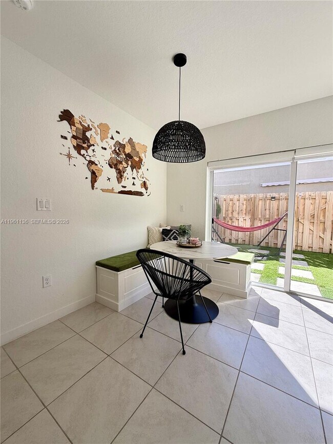 Building Photo - 487 NE 5th St